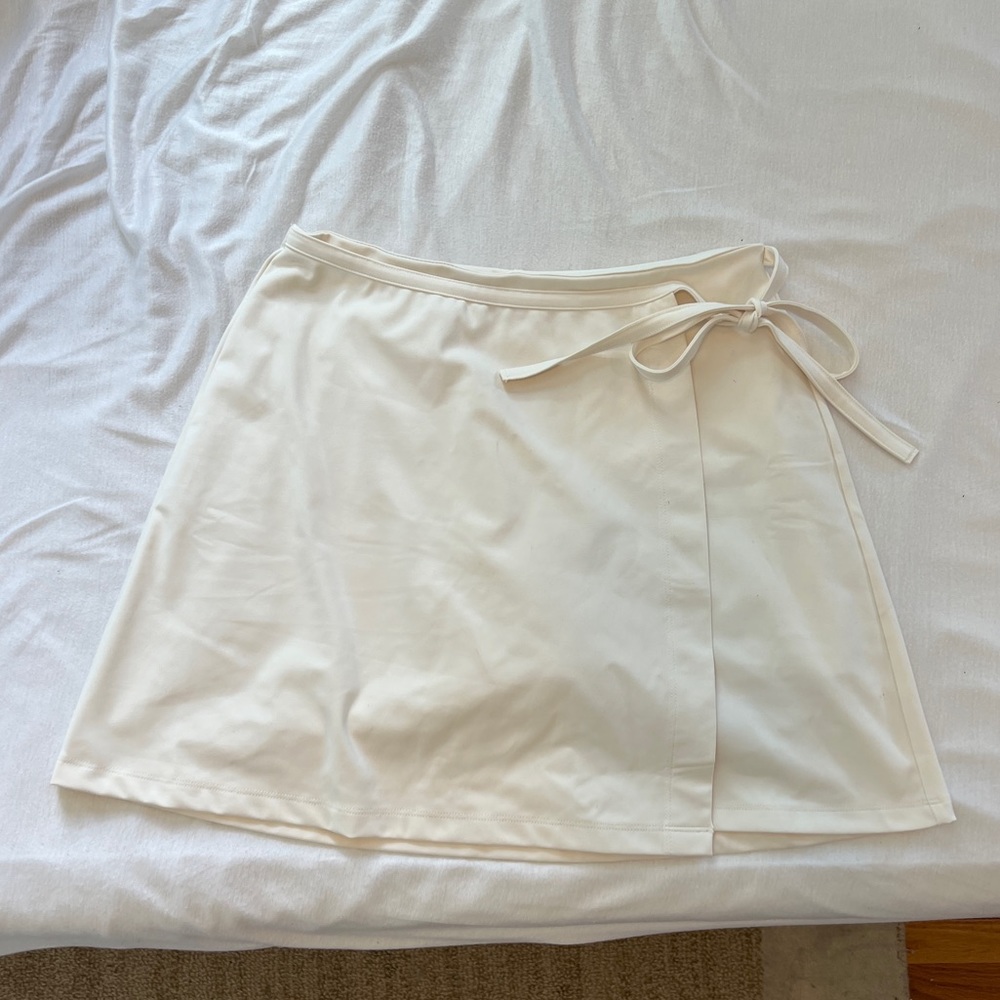 White/ivory wrap skort girlfriend collective size M